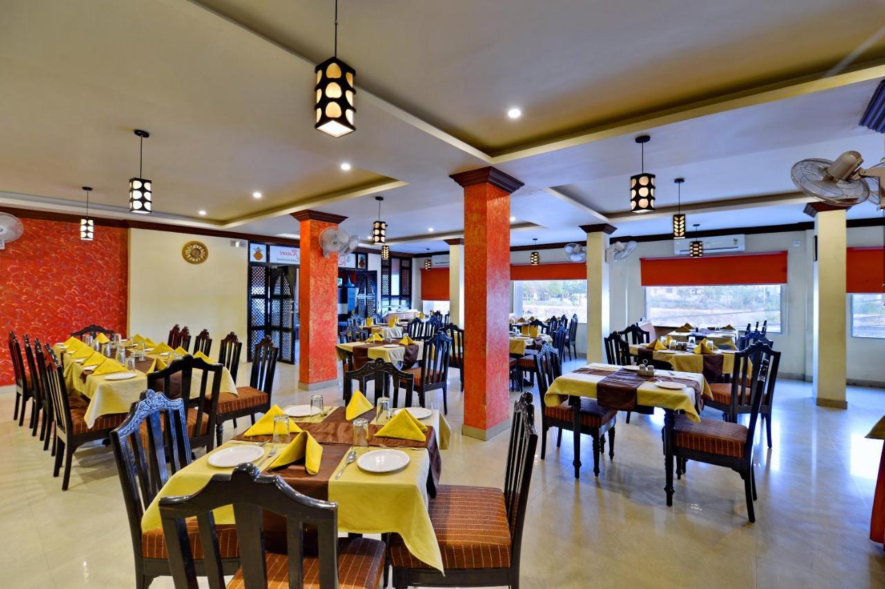 Oyo 6541 Hotel Relax Inn Udaipur Esterno foto